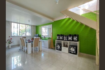 Casa à venda com 438m², 6 quartos e 6 vagasSala