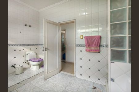 Casa à venda com 438m², 6 quartos e 6 vagasBanheiro Corredor