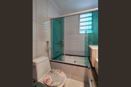 Casa à venda com 438m², 6 quartos e 6 vagasBanheiro Corredor