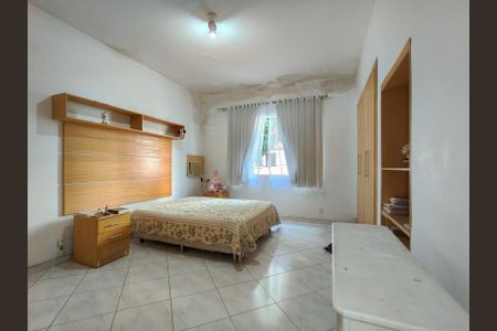 Casa à venda com 438m², 6 quartos e 6 vagasSuíte 2