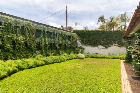 Casa de condomínio à venda com 347m², 4 quartos e 4 vagasQuintal