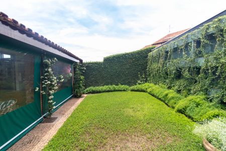 Casa de condomínio à venda com 347m², 4 quartos e 4 vagasQuintal