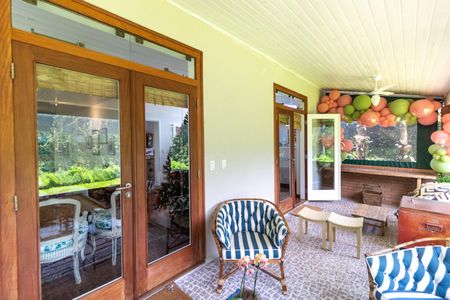 Casa de condomínio à venda com 347m², 4 quartos e 4 vagasVaranda