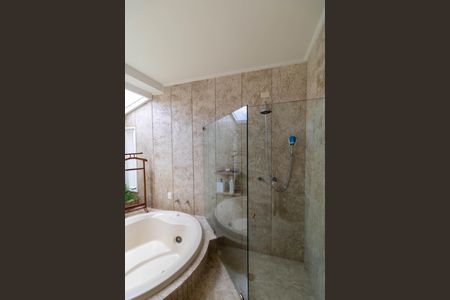 Casa de condomínio à venda com 347m², 4 quartos e 4 vagasBanheiro da Suíte 02