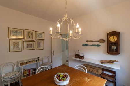 Casa de condomínio à venda com 347m², 4 quartos e 4 vagasCopa