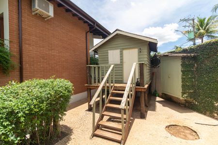 Casa de condomínio à venda com 347m², 4 quartos e 4 vagasQuintal