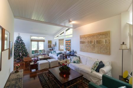 Casa de condomínio à venda com 347m², 4 quartos e 4 vagasSalas