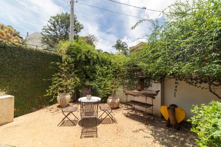 Casa de condomínio à venda com 347m², 4 quartos e 4 vagasQuintal