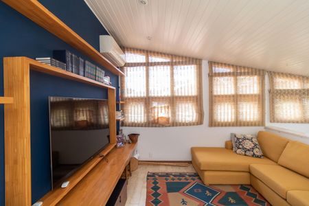 Casa de condomínio à venda com 347m², 4 quartos e 4 vagasSala de TV