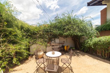 Casa de condomínio à venda com 347m², 4 quartos e 4 vagasQuintal