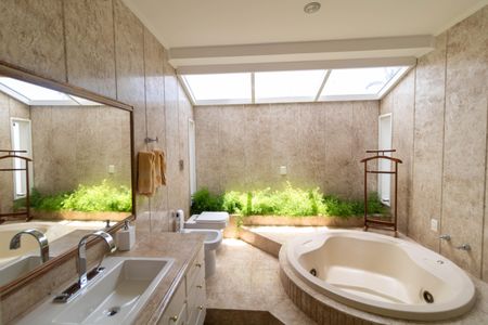 Casa de condomínio à venda com 347m², 4 quartos e 4 vagasBanheiro da Suíte 02