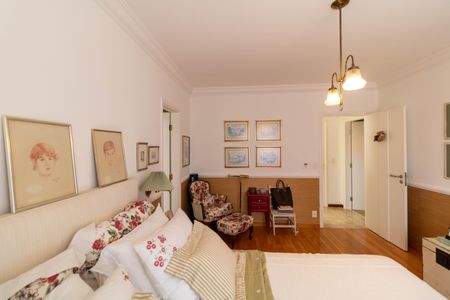 Casa de condomínio à venda com 347m², 4 quartos e 4 vagasSuíte 02