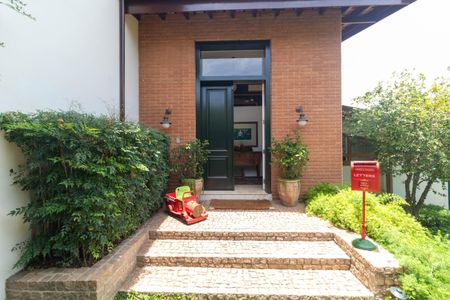 Casa de condomínio à venda com 347m², 4 quartos e 4 vagasQuintal