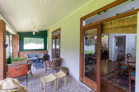 Casa de condomínio à venda com 347m², 4 quartos e 4 vagasVaranda