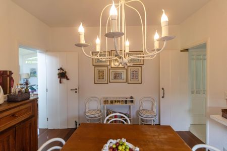 Casa de condomínio à venda com 347m², 4 quartos e 4 vagasCopa