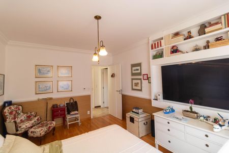 Casa de condomínio à venda com 347m², 4 quartos e 4 vagasSuíte 02