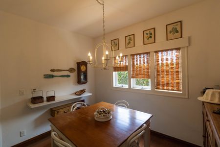 Casa de condomínio à venda com 347m², 4 quartos e 4 vagasCopa