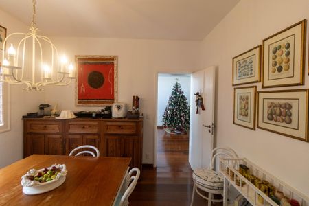 Casa de condomínio à venda com 347m², 4 quartos e 4 vagasCopa