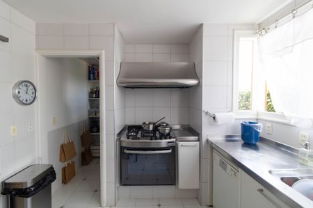 Casa de condomínio à venda com 347m², 4 quartos e 4 vagasCozinha