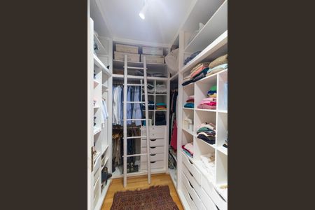 Casa de condomínio à venda com 347m², 4 quartos e 4 vagasCloset da Suíte 02