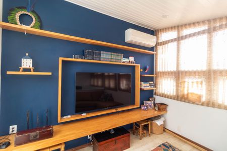 Casa de condomínio à venda com 347m², 4 quartos e 4 vagasSala de TV