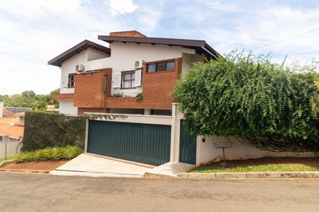 Casa de condomínio à venda com 347m², 4 quartos e 4 vagasFachada