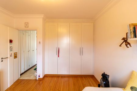 Casa de condomínio à venda com 347m², 4 quartos e 4 vagasQuarto 02