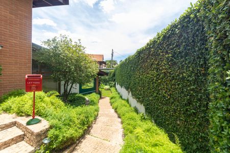 Casa de condomínio à venda com 347m², 4 quartos e 4 vagasQuintal