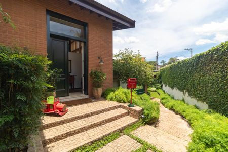 Casa de condomínio à venda com 347m², 4 quartos e 4 vagasQuintal