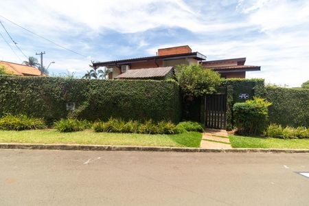 Casa de condomínio à venda com 347m², 4 quartos e 4 vagasFachada