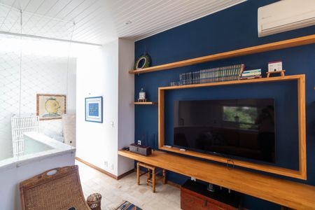 Casa de condomínio à venda com 347m², 4 quartos e 4 vagasSala de TV