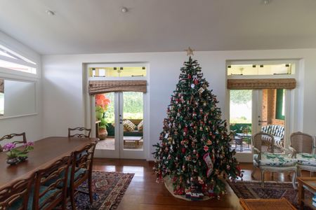 Casa de condomínio à venda com 347m², 4 quartos e 4 vagasSalas