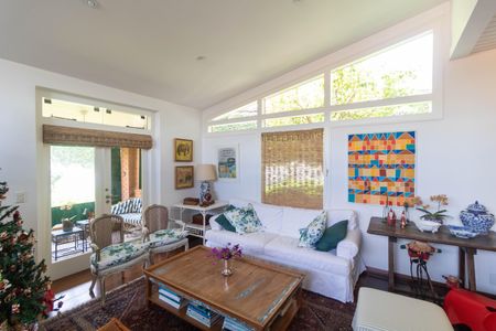 Casa de condomínio à venda com 347m², 4 quartos e 4 vagasSalas