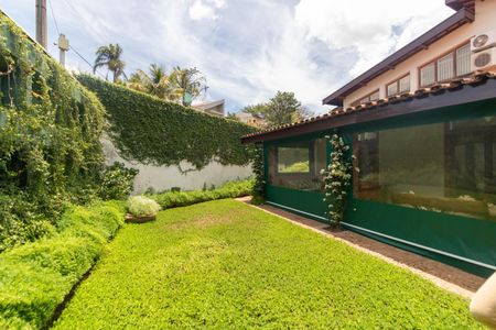 Casa de condomínio à venda com 347m², 4 quartos e 4 vagasQuintal