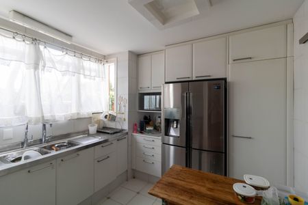 Casa de condomínio à venda com 347m², 4 quartos e 4 vagasCozinha