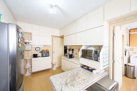 Apartamento à venda com 131m², 4 quartos e 2 vagasCozinha