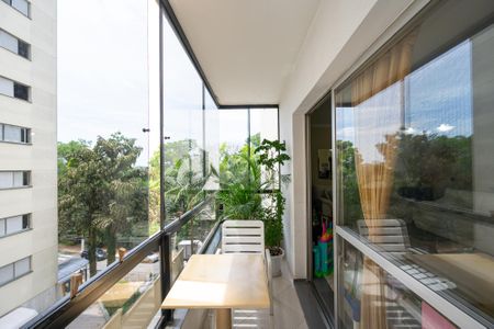 Apartamento à venda com 131m², 4 quartos e 2 vagasVaranda