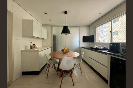 Apartamento à venda com 277m², 3 quartos e 4 vagas