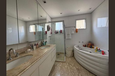 Apartamento à venda com 277m², 3 quartos e 4 vagas
