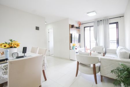 Apartamento à venda com 70m², 3 quartos e 1 vaga Apartamento à venda com 70m², 3 quartos e 1 vagaSala
