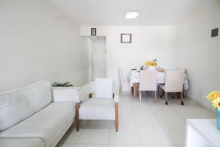 Apartamento à venda com 70m², 3 quartos e 1 vaga Apartamento à venda com 70m², 3 quartos e 1 vagaSala