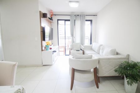 Apartamento à venda com 70m², 3 quartos e 1 vaga Apartamento à venda com 70m², 3 quartos e 1 vagaSala