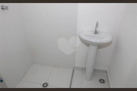 Apartamento à venda com 2 quartos, 33m² em Parque Industrial Tomas Edson, São Paulo