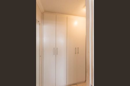 Casa de condomínio à venda com 105m², 3 quartos e 2 vagas Casa de condomínio à venda com 105m², 3 quartos e 2 vagasCorredor- Armário