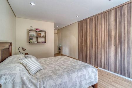 Casa à venda com 3 quartos, 370m² em Santo Amaro, São Paulo