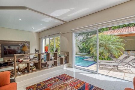 Casa à venda com 3 quartos, 370m² em Santo Amaro, São Paulo