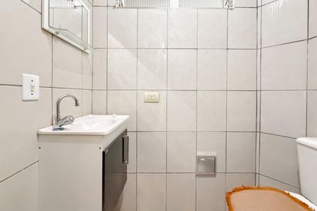 Apartamento à venda com 28m², 2 quartos e sem vaga Apartamento à venda com 28m², 2 quartos e sem vagaBanheiro