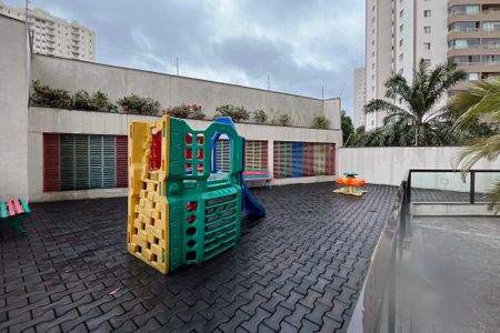 Apartamento à venda com 67m², 2 quartos e 1 vaga Apartamento à venda com 67m², 2 quartos e 1 vagaÁrea comum - Playground