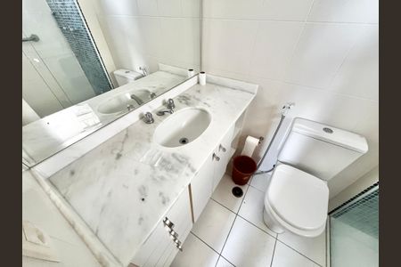 Apartamento à venda com 92m², 3 quartos e 2 vagas Apartamento à venda com 92m², 3 quartos e 2 vagasBanheiro da Suíte