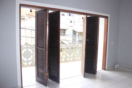 Casa para alugar com 110m², 2 quartos e 2 vagasSala 